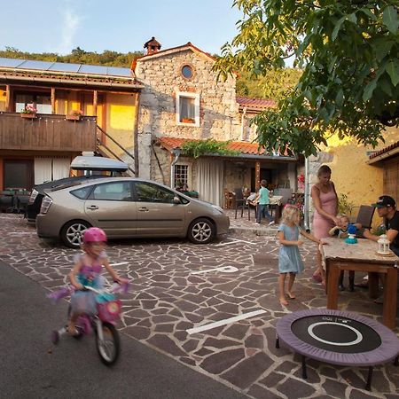 Hostel Xaxid Črni Kal Eksteriør billede