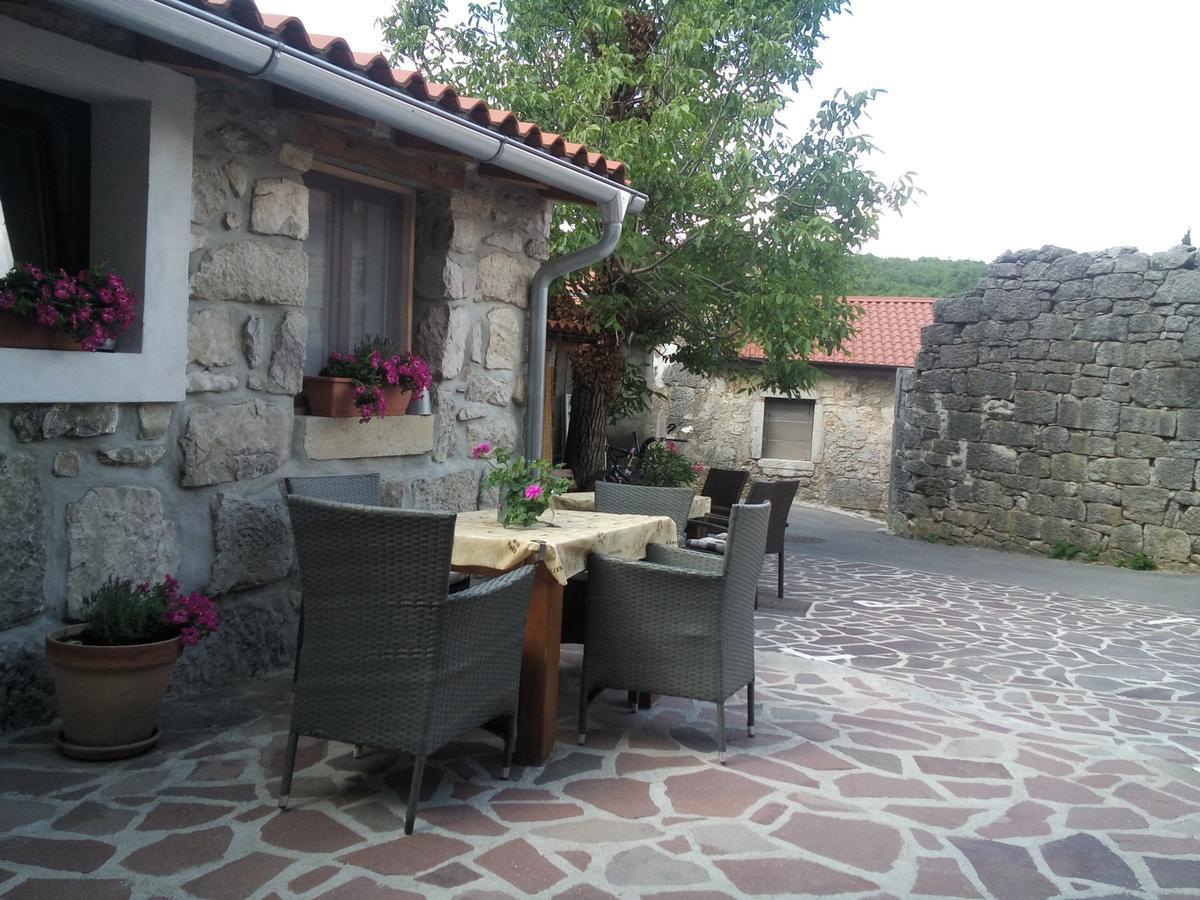 Hostel Xaxid Črni Kal Eksteriør billede