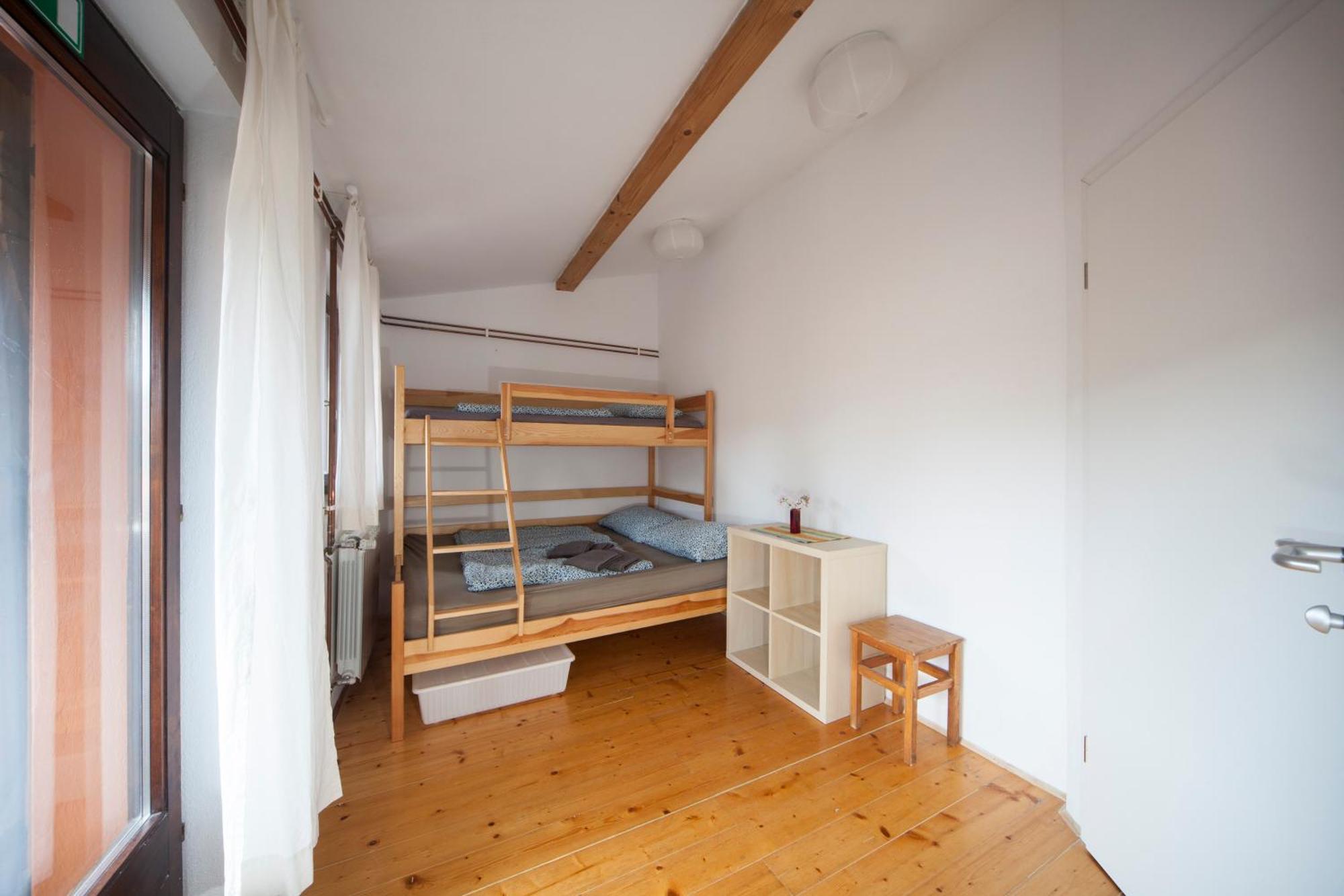 Hostel Xaxid Črni Kal Eksteriør billede