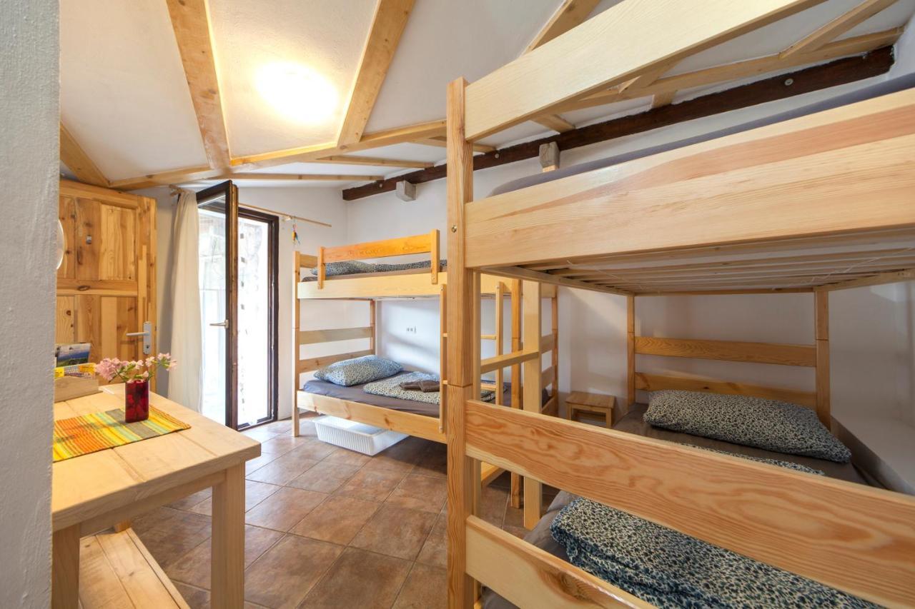 Hostel Xaxid Črni Kal Eksteriør billede