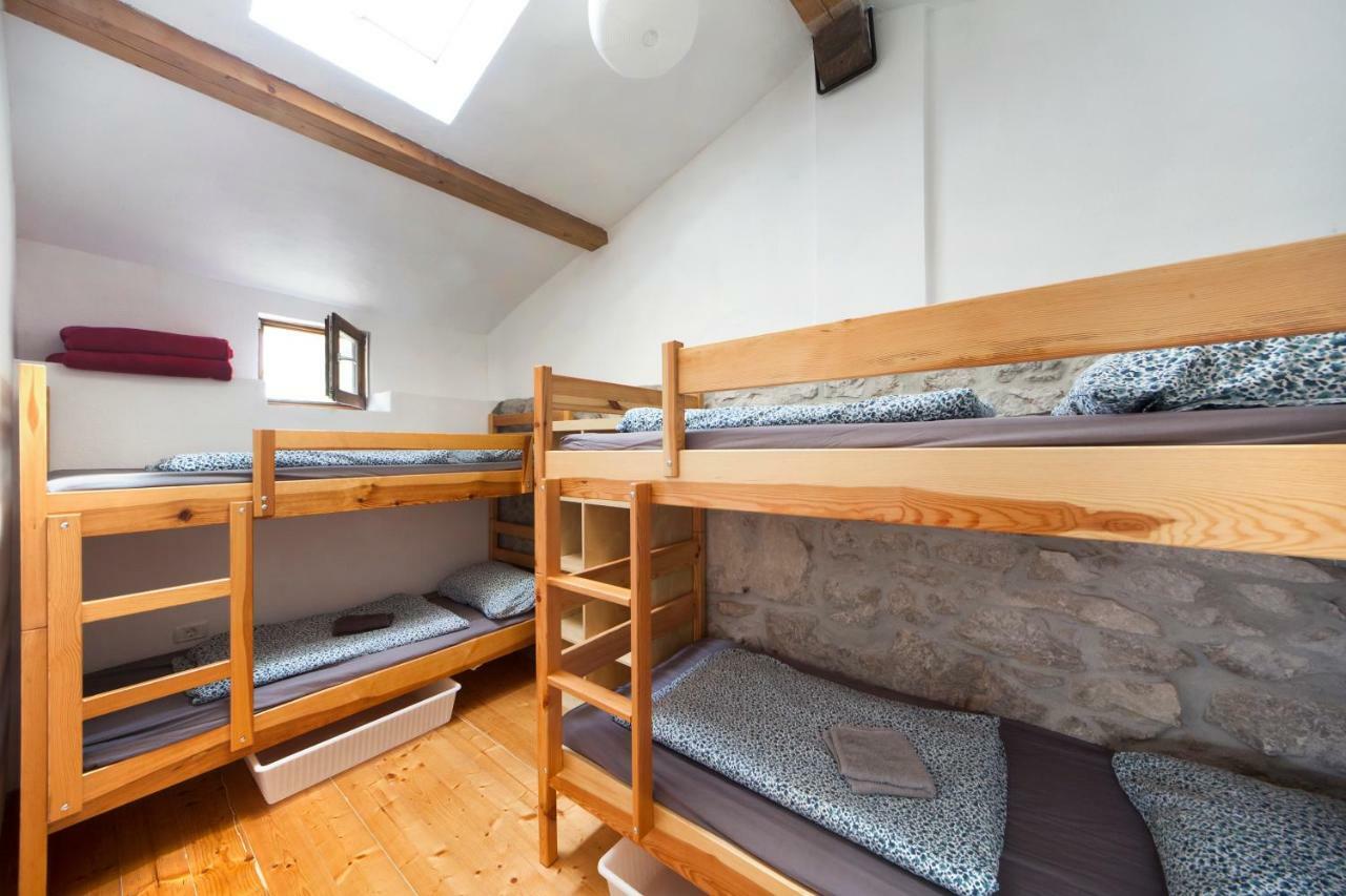 Hostel Xaxid Črni Kal Eksteriør billede